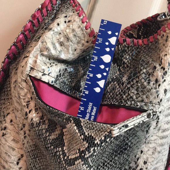 Snake Print Chain Strap Shoulder Bag - Picture 6 of 15